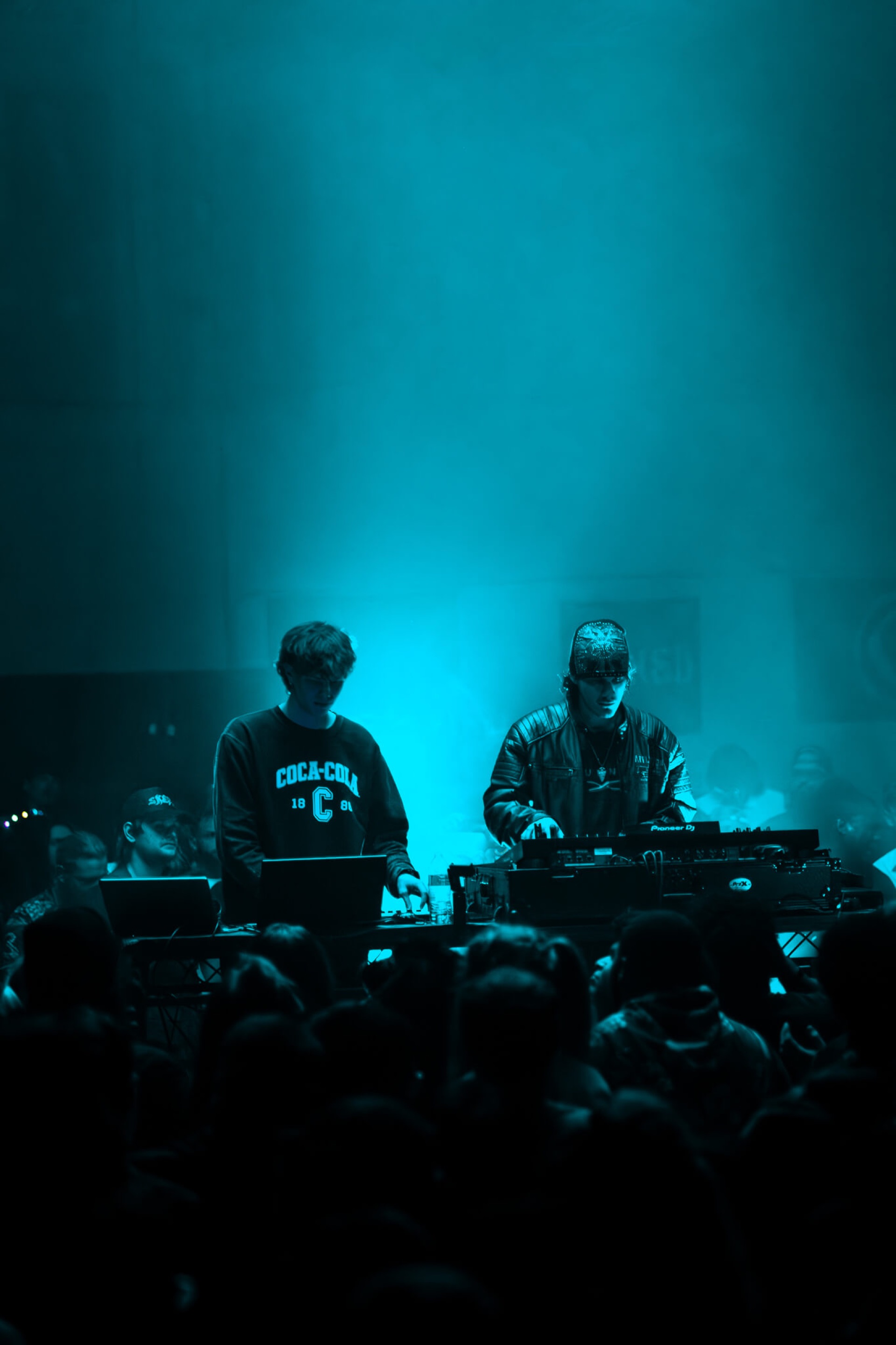 DJs blue light