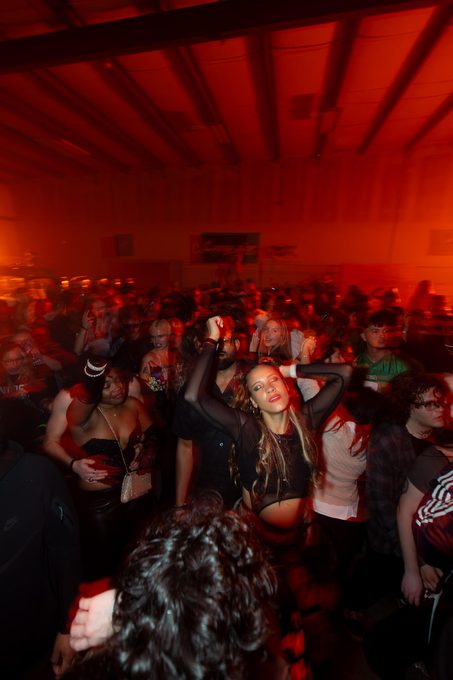 Club 411 crowd — nye